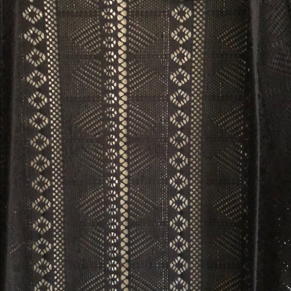 Black Robe - Picture 2 of 5